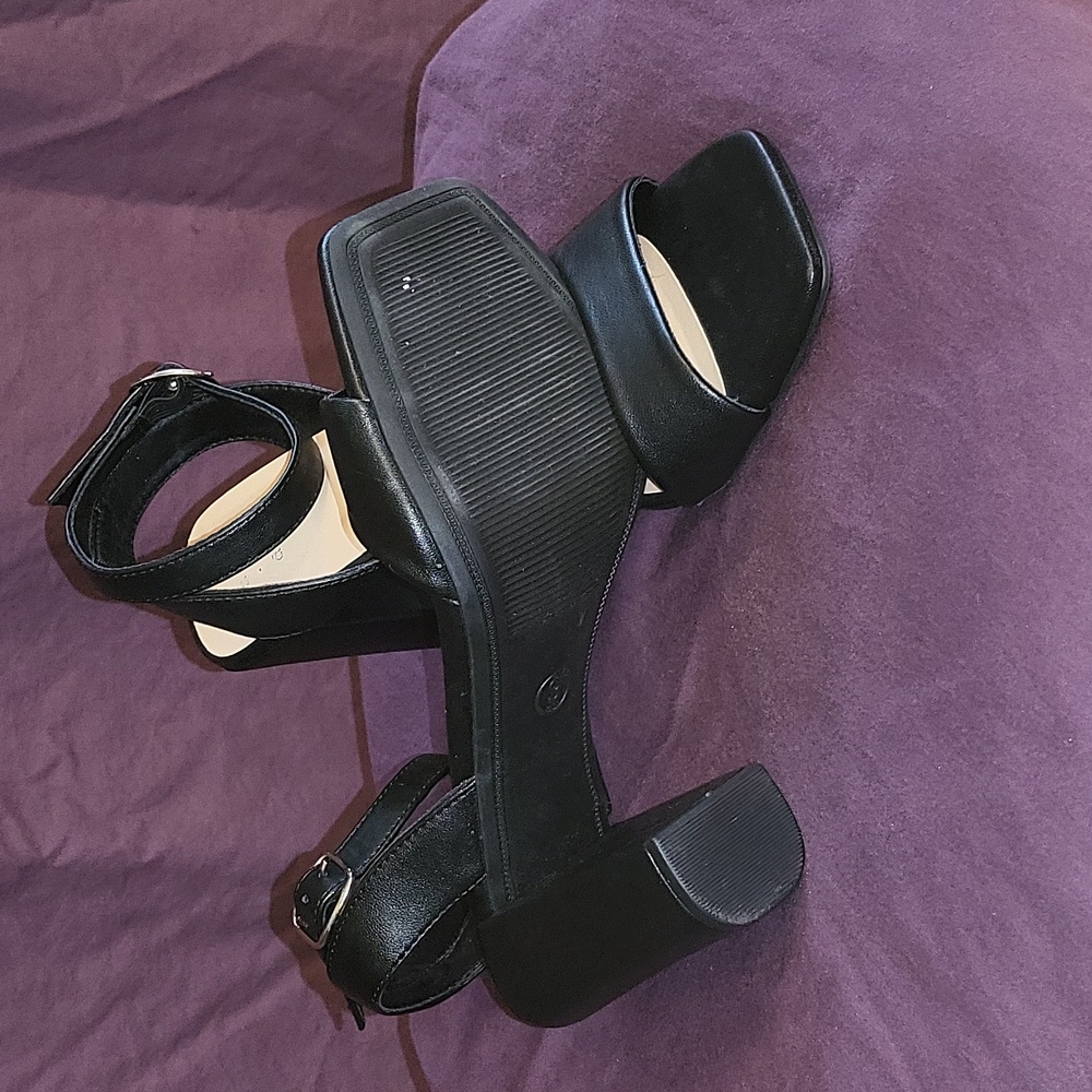 Heels - Picture 2 of 3